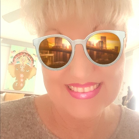 Meet your Posher, Laticia - Picture 4 of 4